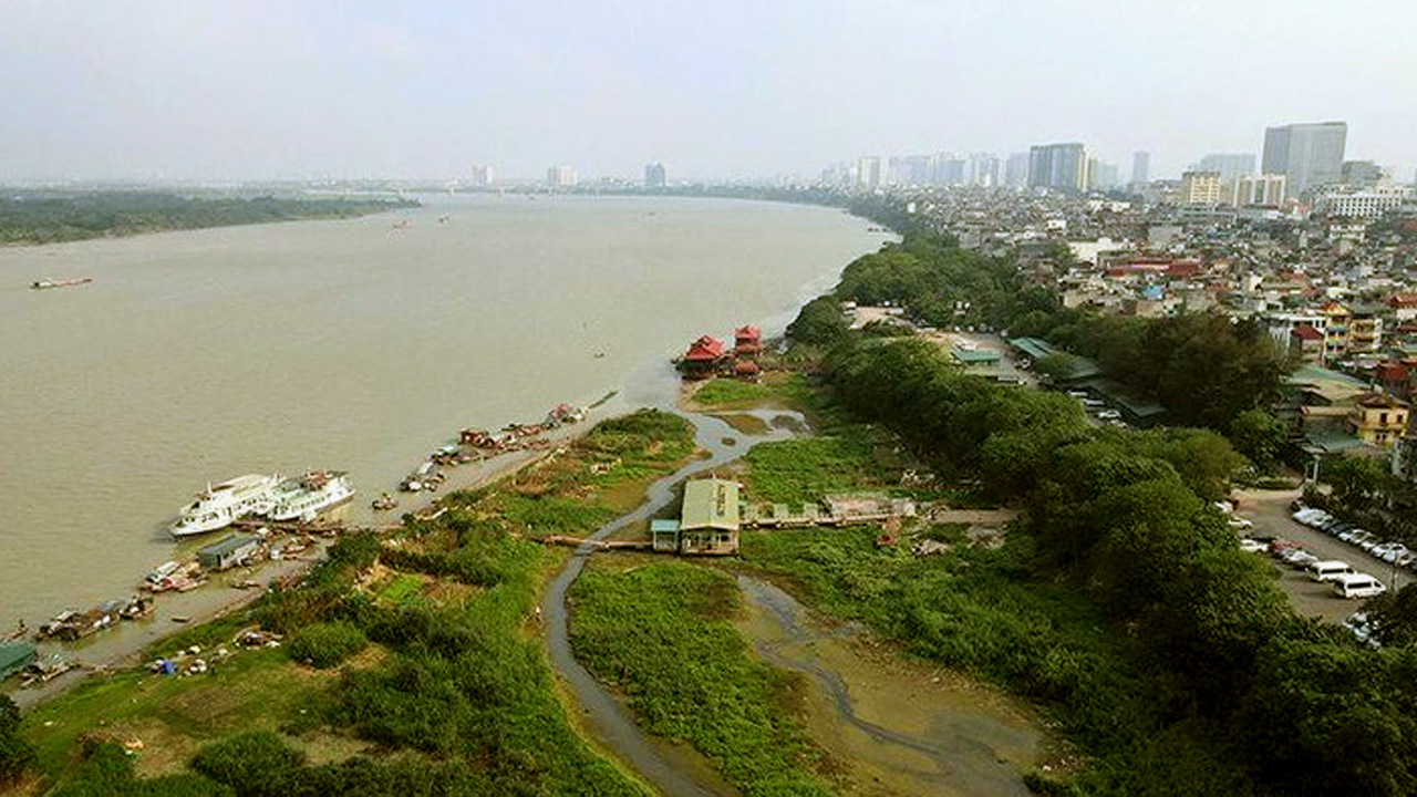 Quy hoạch sông Hồng, bất động sản phía Tây bứt phá - Nhà trong phố